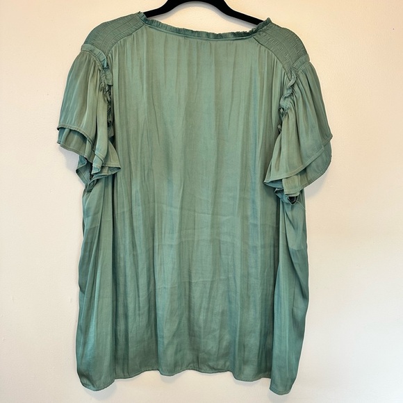 T Tahari Plus Size Green Top - Picture 4 of 10